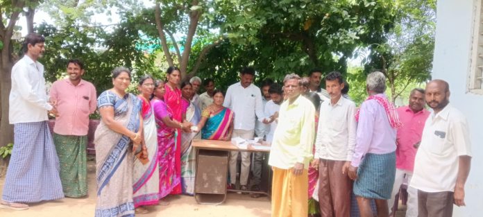 లబ్ధిదారులకు స్మార్ట్ రేషన్ కార్డులు పంపిణీ