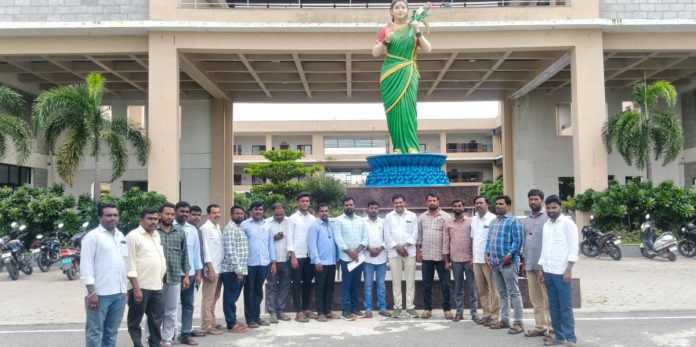 జీపీఓపై దాడిని ఖండిస్తూ అదనపు కలెక్టర్కు వినతి
