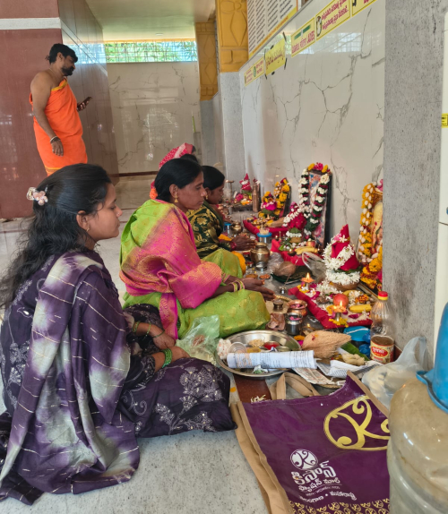 భక్తి శ్రద్ధలతో వరలక్ష్మి పూజలు