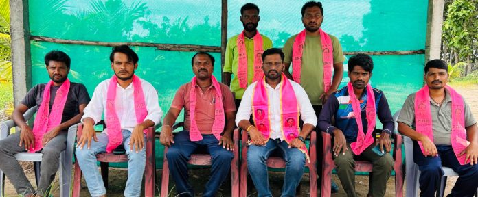 రంగులు మార్చేది కాంగ్రెస్ నాయకులు