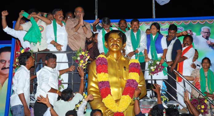 Unveiling of Vangaveeti Mohana Ranga's statue in Ashwaraopeta.