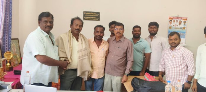జిల్లా యువజన క్రీడల అధికారికి సన్మానం
