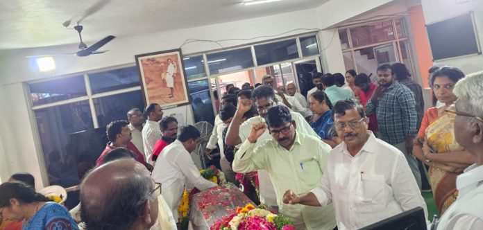 “సారంపల్లి”కి నివాళులర్పించిన పుల్లయ్య