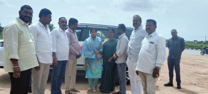 ఎమ్మెల్యేను కలిసిన మలిదశ ఉద్యమ నాయకులు