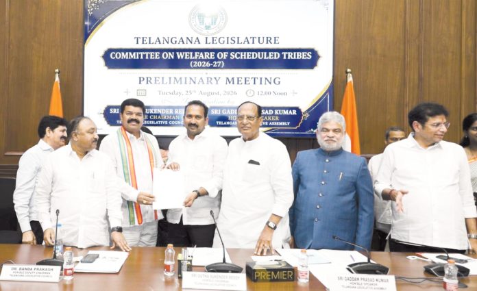 ఆశ్రమ పాఠశాలల పండిట్, పీఈటీలను అప్గ్రేడ్ చేయాలి