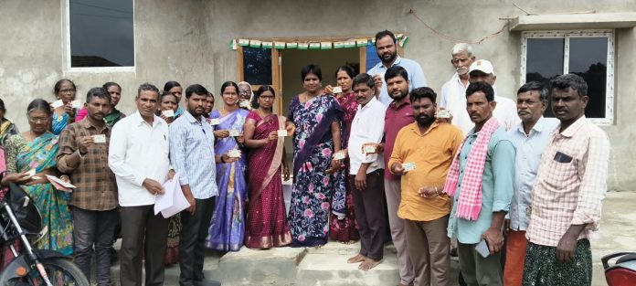 అనాజీపూర్లో స్మార్ట్ రేషన్ కార్డుల పంపిణీ