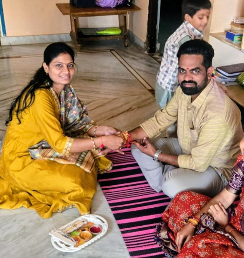రక్షా బంధన్ వేడుకల్లో మున్సిపల్ ఛైర్పర్సన్ ఉమారాణి శ్రీనివాస్