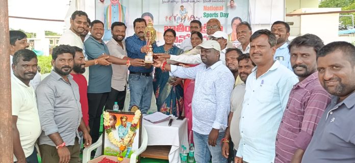 యువత ధ్యాన్ చంద్ స్ఫూర్తిగా తీసుకోవాలి