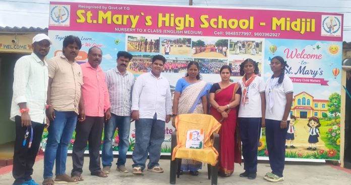 చదువుతోపాటు క్రీడల్లో రాణించాలి