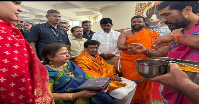 Former Maharashtra CM performs prayers at Basara.
