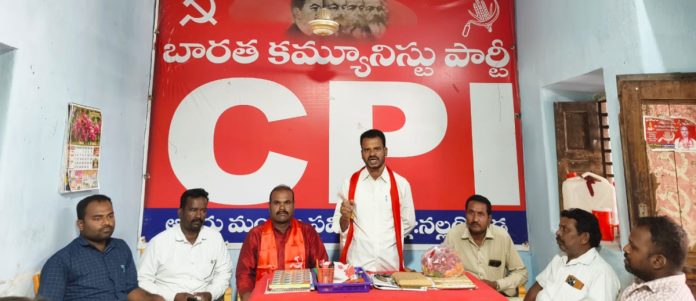 అర్హులైన పేదలకు ఇండ్ల స్థలాలు మంజూరు చేయాలి