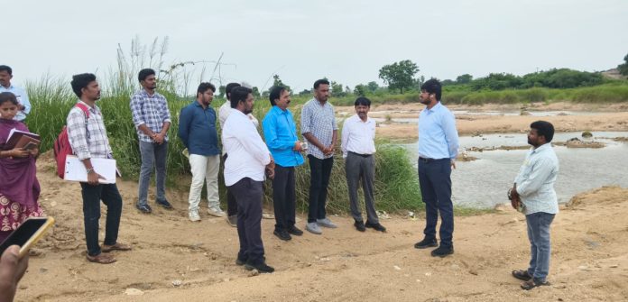 ఇందిరమ్మ ఇండ్ల నిర్మాణాలను పరిశీలించిన హౌసింగ్ ఎండీ