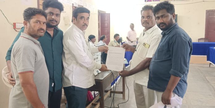 నెల్లికుదురు బస్టాండ్ ను అభివృద్ధి చేయాలని ప్రజావాణిలో వినతి