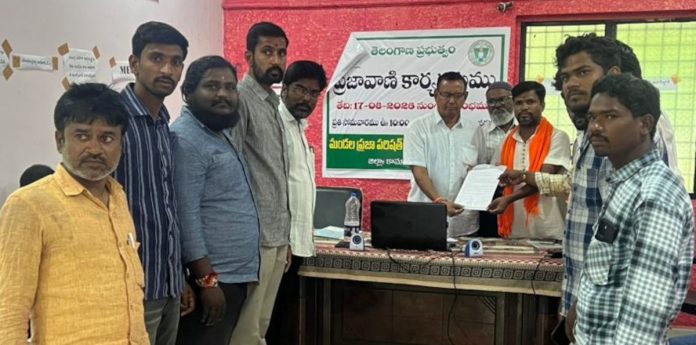 ప్రభుత్వ కార్యాలయాల్లో సంక్షేమ పథకాల బోర్డులు ఏర్పాటు చేయాలి