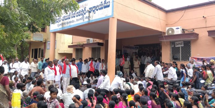 హైకోర్టు ఆదేశాలను అమలు చేయాలి
