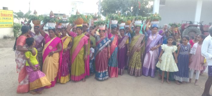 వేములలో ఘనంగా కోట మైసమ్మ బోనాలు