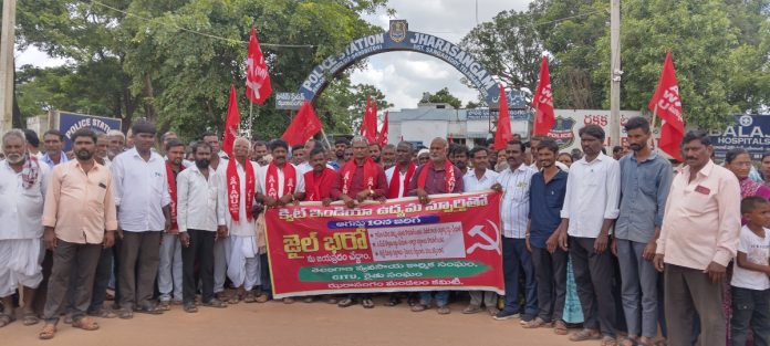 బలవంతంగా రైతుల నుండి భూములు తీసుకోవద్దు