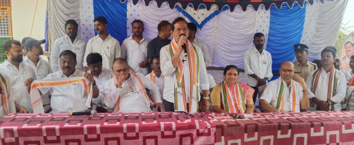 మండల కేంద్రంలో కాంగ్రెస్ పార్టీ కార్యాలయం ప్రారంభం