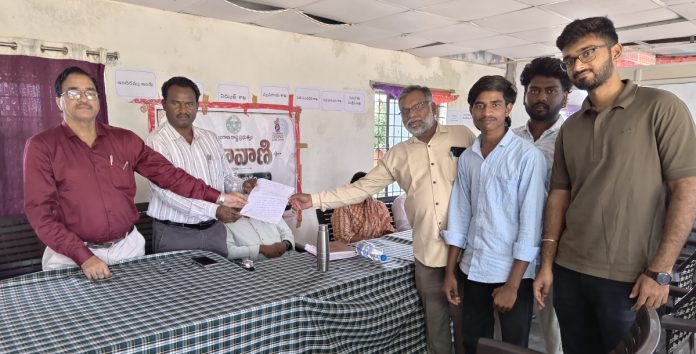 ప్రజావాణికి 8 దరఖాస్తులు