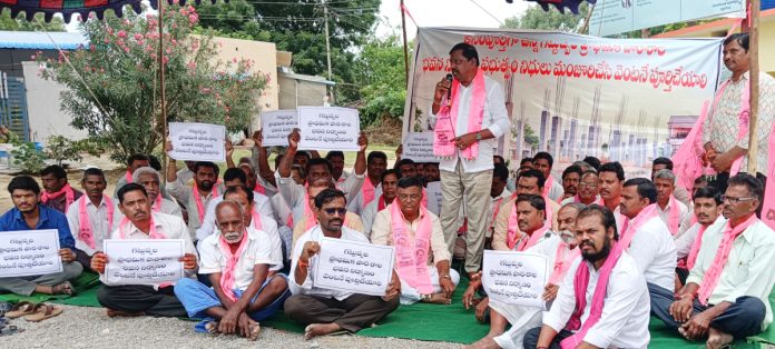 పాఠశాల భవన నిర్మాణాన్ని పూర్తి చేయాలి