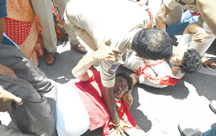 హక్కులను హరిస్తే సహించం