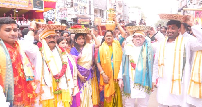 ఘనంగా లాల్దర్వాజా మహంకాళి బోనాలు