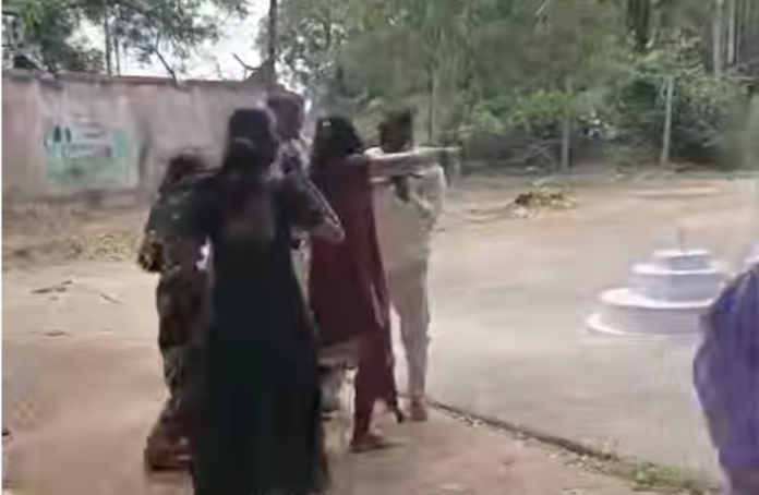 న్యాయం కావాలి..తహసీల్దార్ ఎదుట మహిళ ఆత్మహత్యాయత్నం