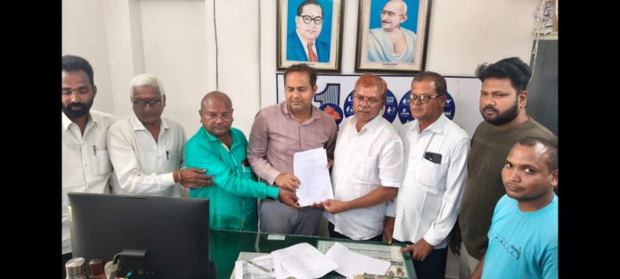 అన్యాక్రాంతమైన భూమిని కాపాడాలని వినతి
