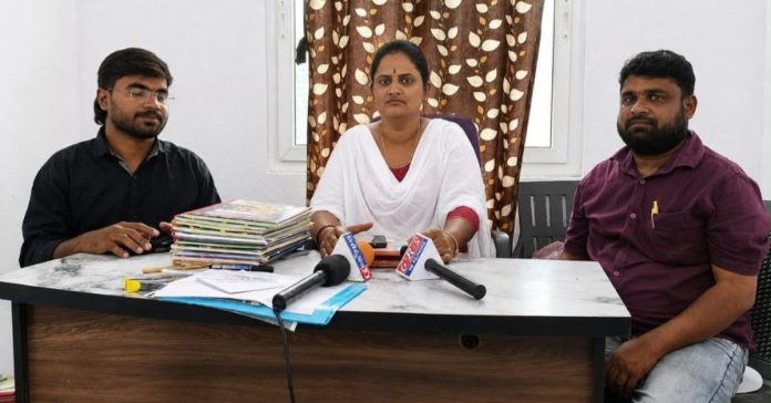 ప్రజావాణి ఫిర్యాదుపై మేడిపల్లి జీపీలో ఎంపీఓ విచారణ