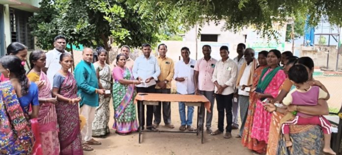 లబ్ధిదారులకు స్మార్ట్ రేషన్ కార్డులు పంపిణీ