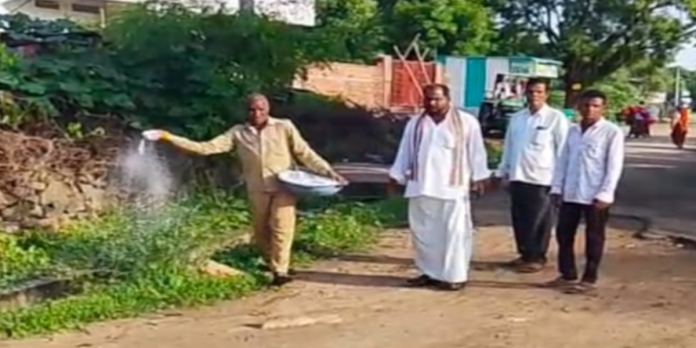 గ్రామ శుభ్రత పట్ల ప్రత్యేక దృష్టి: సర్పంచ్