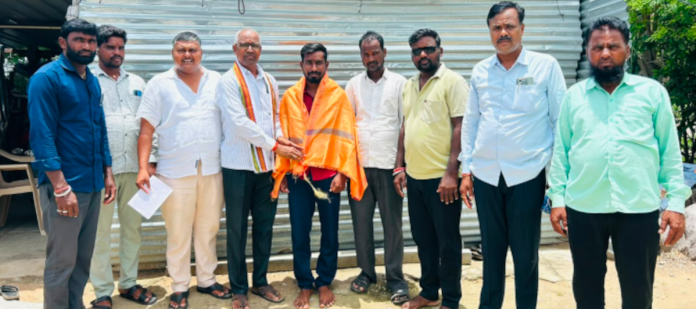 బి ఎల్ ఎ గణేష్ ను సన్మానించిన గజానంద్ దేశాయి