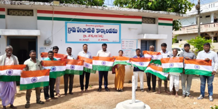 ఆగష్టు 15న ఇంటింటా తిరంగా జెండా ఎగురవేయాలి: సర్పంచ్