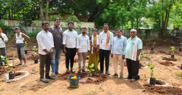 చెట్లు ఉంటేనే మానవుని మనుగడ: సర్పంచ్ ఉషా సంతోష్ మేస్త్రి