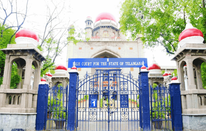 సర్టిఫికెట్లు విద్యార్థుల సొత్తు : హైకోర్టు