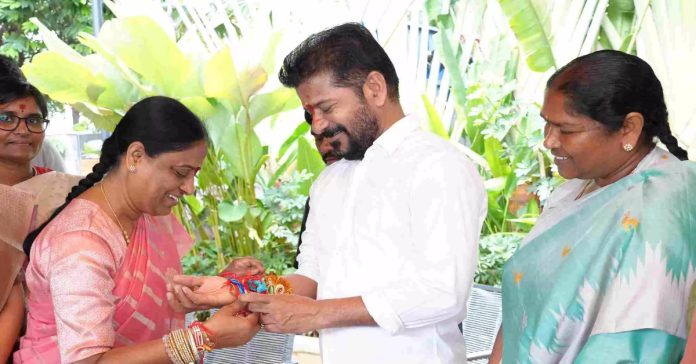 సీఎంకు రాఖీ కట్టిన మంత్రులు సీతక్క, సురేఖ