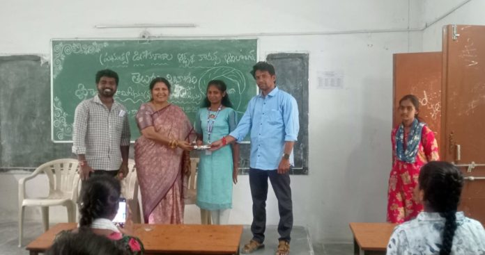 Prizes for students who demonstrated talent