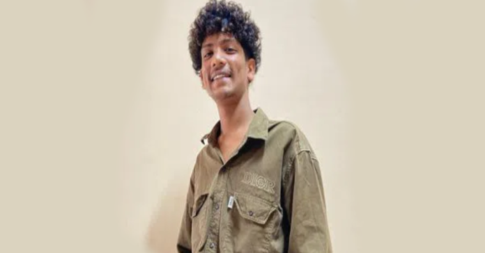 బోనాల ఫ్లెక్సీలు కడుతుండగా విషాదం.. విద్యుదాఘాతంతో యువకుడు మృతి