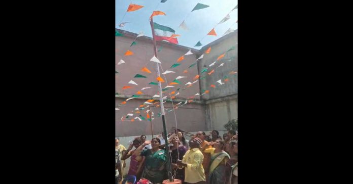 జాతీయ జెండాకు అవమానం..