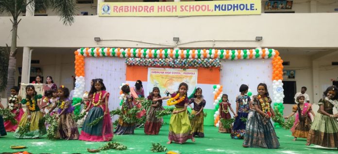 Independence Day celebrations held on a grand scale in Mudhol.
