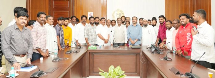 గిగ్ వర్కర్లతో
ప్రభుత్వ చర్చలు సఫలం