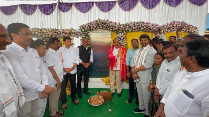 మంథనిలో పలు అభివృద్ధి పనులకు శంకుస్థాపన చేసిన మంత్రులు