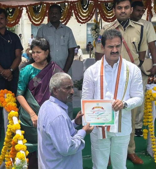 “ఉత్తమ కుక్” ప్రశంసా పత్రం అందుకున్న మల్లయ్య