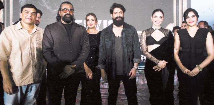 ‘టాక్సిక్’పాత్ బ్రేకింగ్ సినిమా