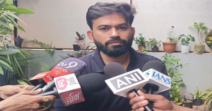 జార్ఖండ్లోనూ జంతర్ మంతర్ దృశ్యాలే