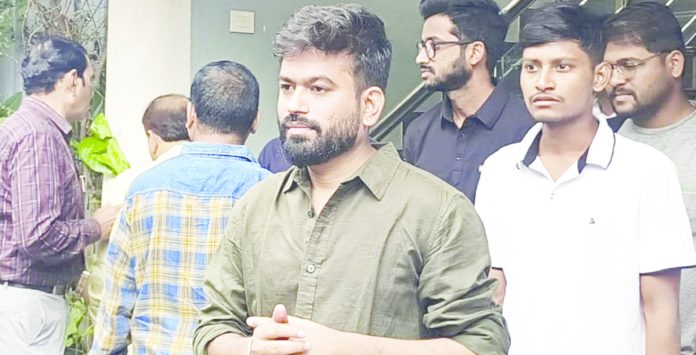 క్యా బోల్తీ పబ్లిక్?