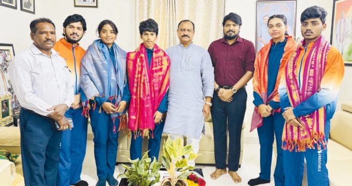 ఆసియా పోటీలకు కరాటే క్రీడాకారులు