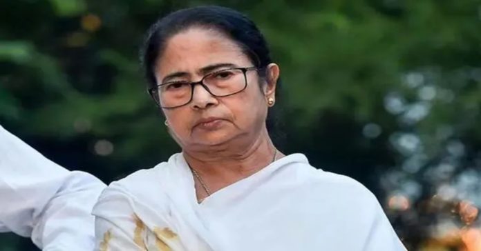మమతా బెనర్జీపై కేసు ఫైల్