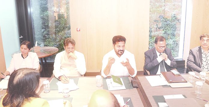 మాతో భాగస్వాములు కండి
