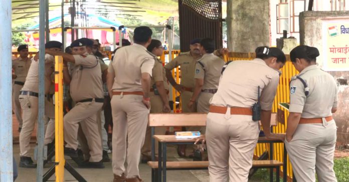 కొనసాగుతున్న బైపోల్ కౌంటింగ్